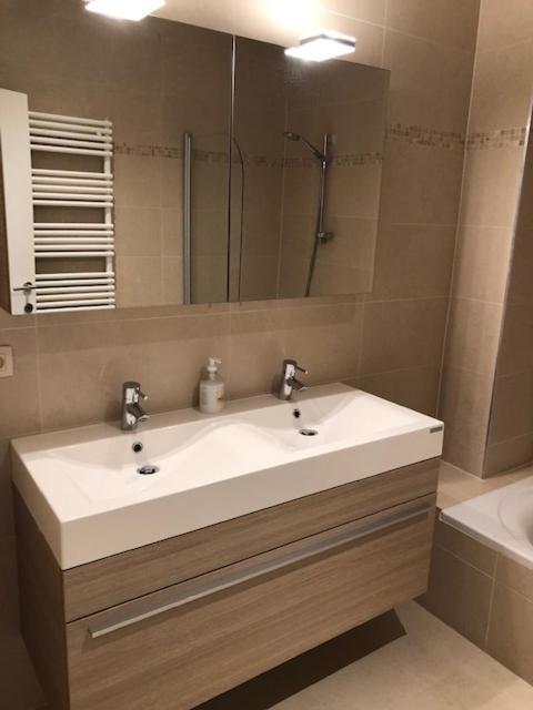 Vakantie Appartement Allure, Met Zuidgericht Tuintje Остенде Екстер'єр фото